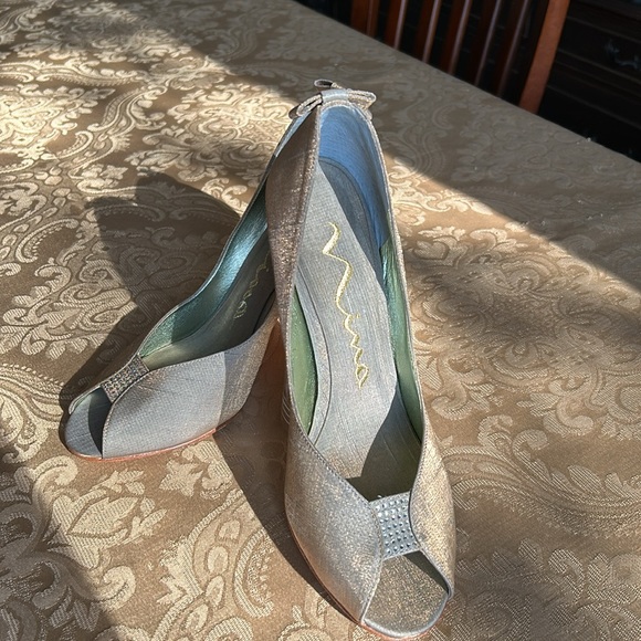 🌟NINA Dressy Sparkly Heels Size 8M - Picture 3 of 9